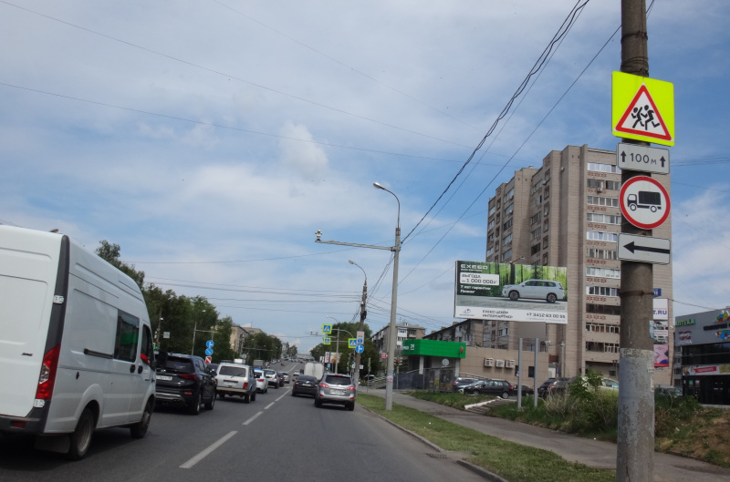 Фотография рекламного носителя, тип: Билборд 3x6, адрес: Удмуртская ул., Империя сумок, Ижевск, Республика Удмуртия, Россия. Сторона A №670189