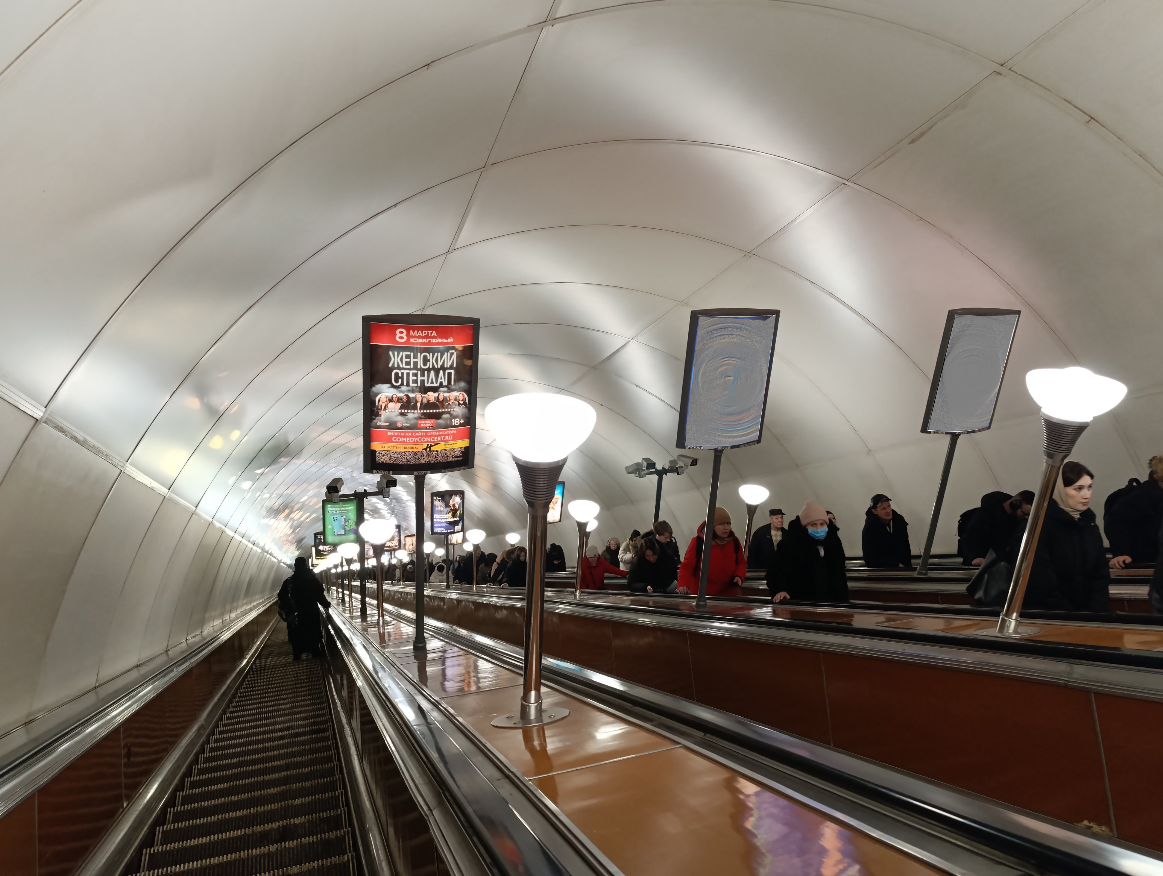 Фотография рекламного носителя, тип: Лайтбокс, адрес: Станция метро «Гостиный двор», линия Невско-Василеостровская, Санкт-Петербург, Россия. Сторона/вариант Б №1606088