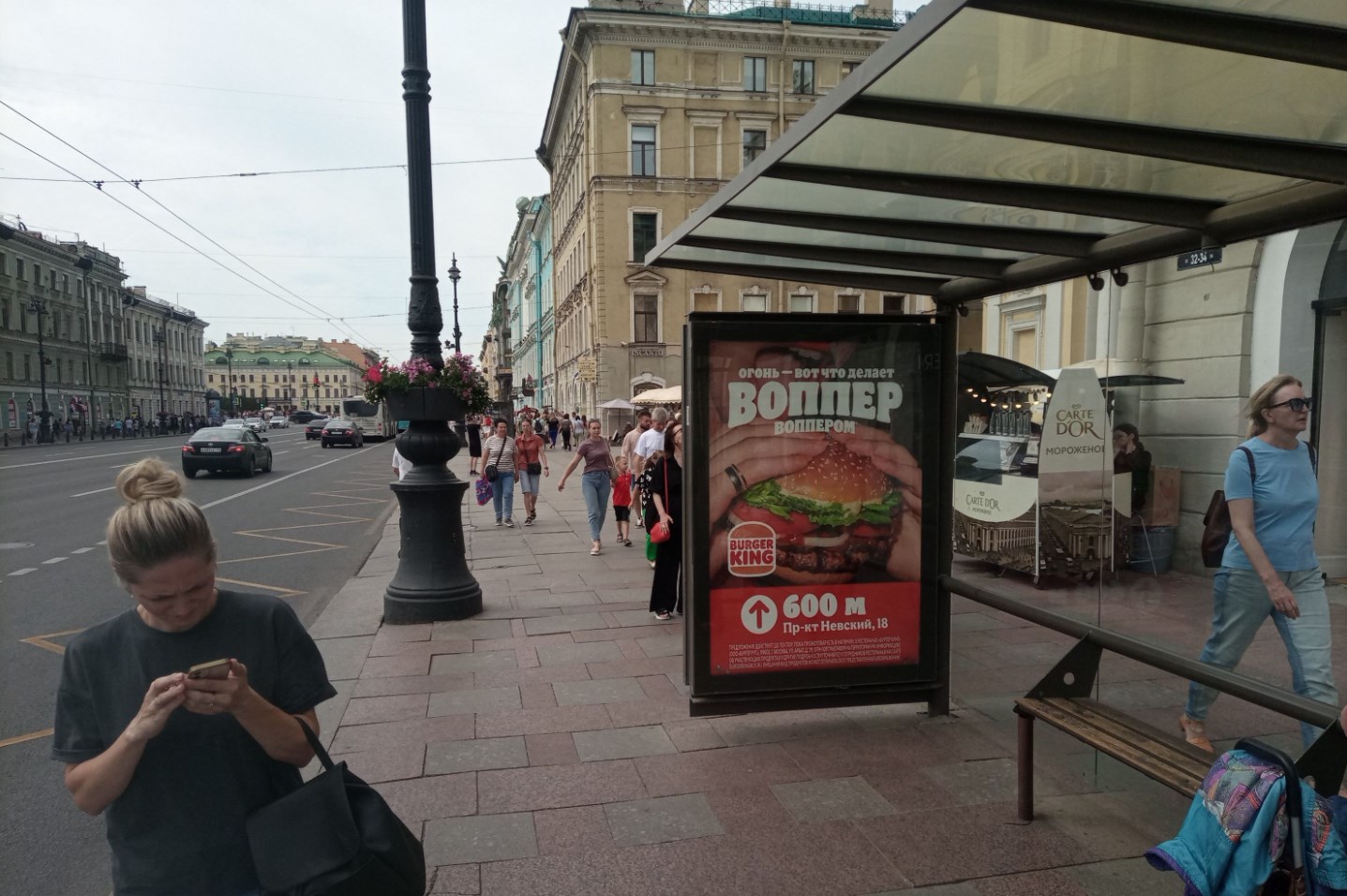 Фотография рекламного носителя, тип: Остановка 1.8x1.2, адрес: Невский пр-т., д.34, поз.3, Санкт-Петербург, Россия. Сторона А1-А5 №139962