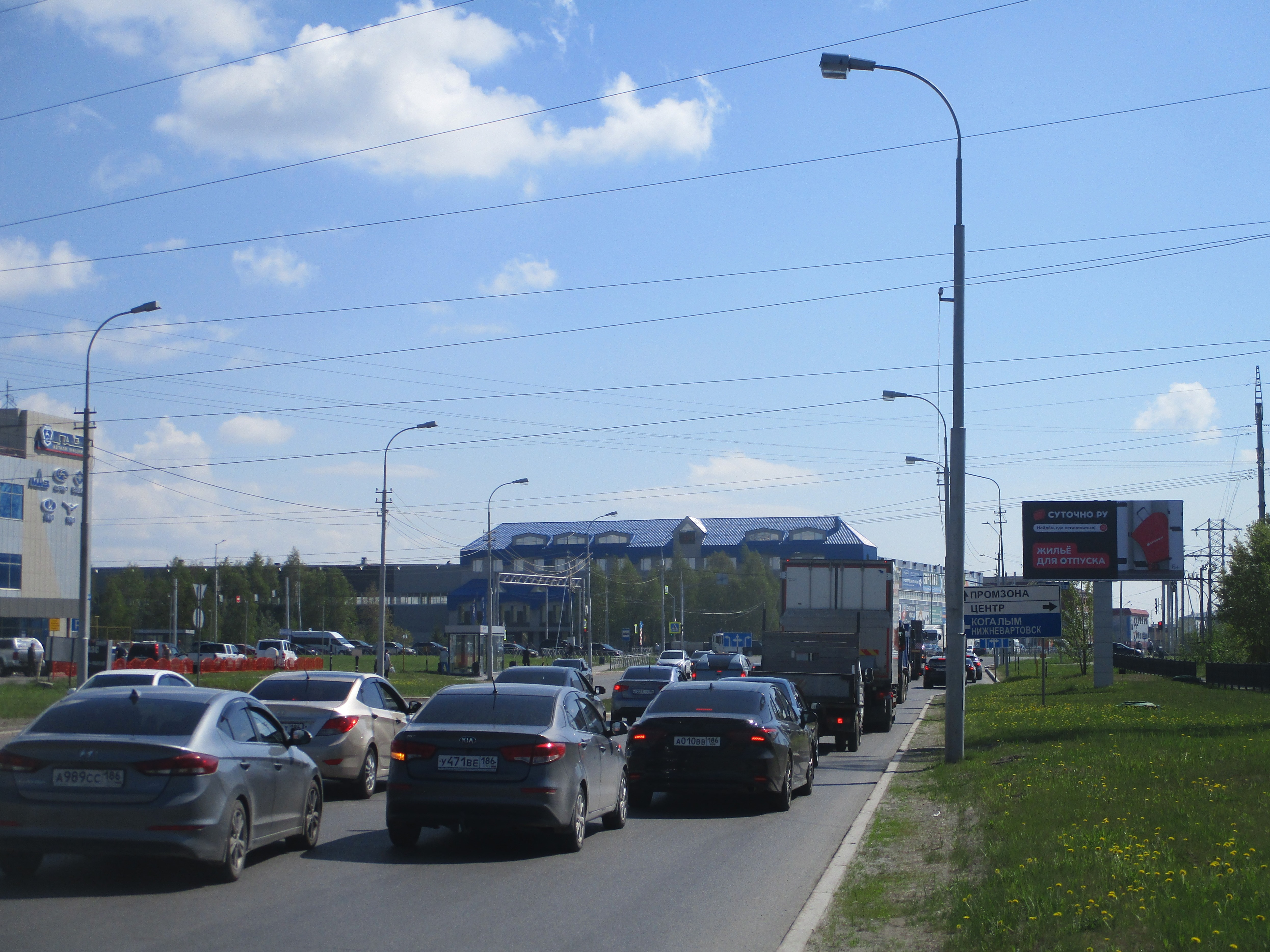 Фотография рекламного носителя, тип: Билборд 3x6, адрес: Крылова ул., д.63, Сургут, Ханты-Мансийский автономный округ – Югра, Россия. Сторона А №936974