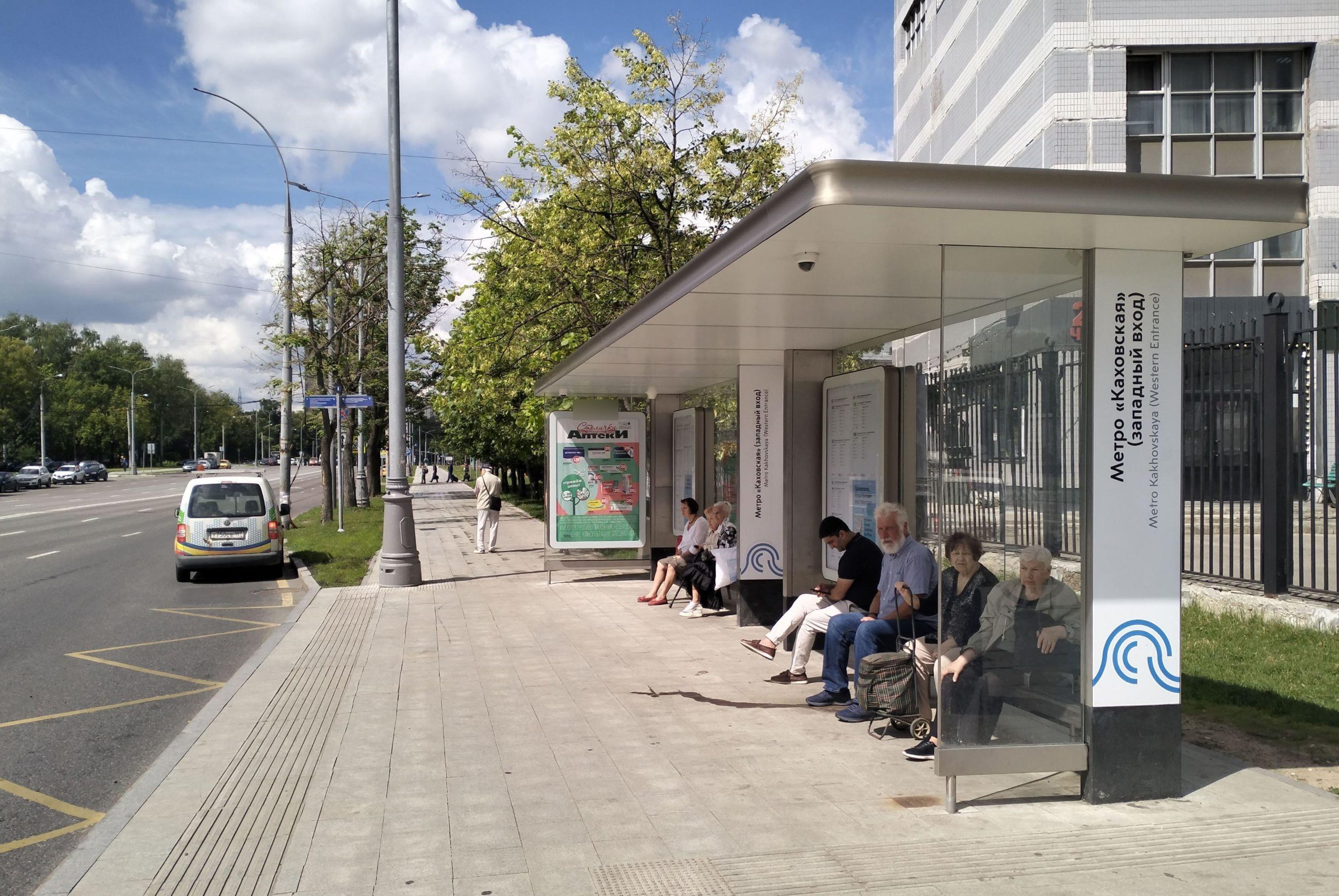 Фотография рекламного носителя, тип: Остановка 1.8x1.2, адрес: Каховка ул., д.1, корп.1, Москва, Россия. Сторона А №927674