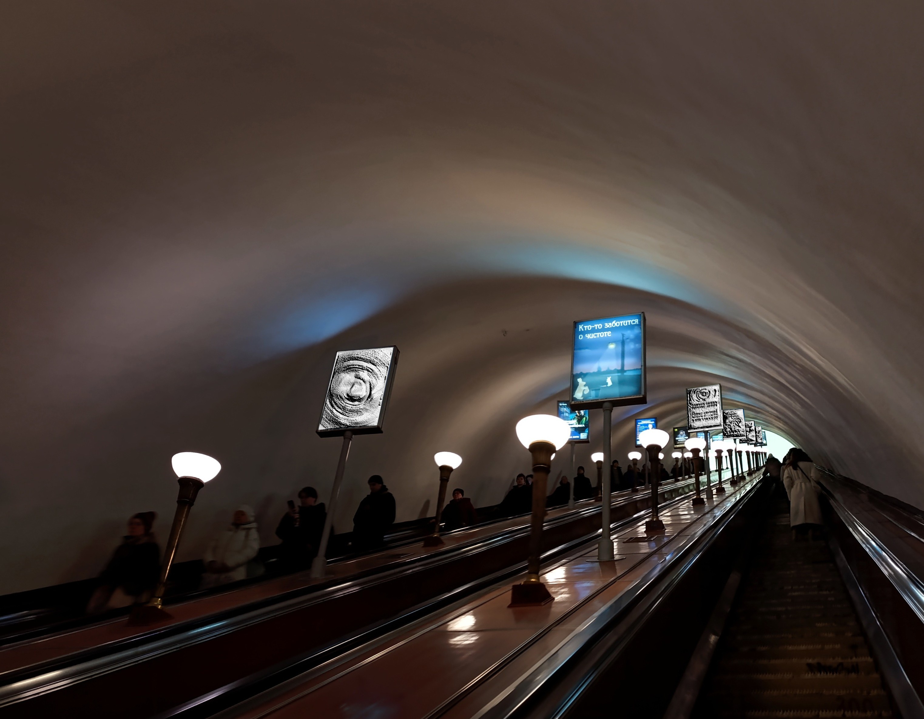 Фотография рекламного носителя, тип: Лайтбокс, адрес: Станция метро «Кировский завод», линия Кировско-Выборгская, Санкт-Петербург, Россия. Сторона/вариант А №1606117