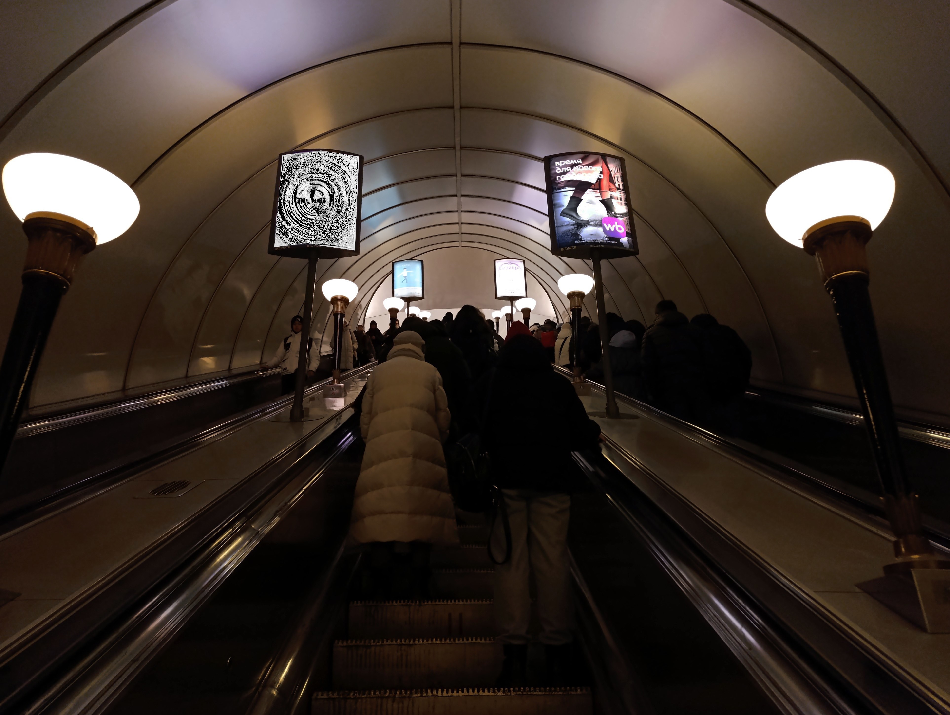 Фотография рекламного носителя, тип: Лайтбокс, адрес: Станция метро «Петроградская», линия Московско-Петроградская, Санкт-Петербург, Россия. Сторона/вариант А №1062799