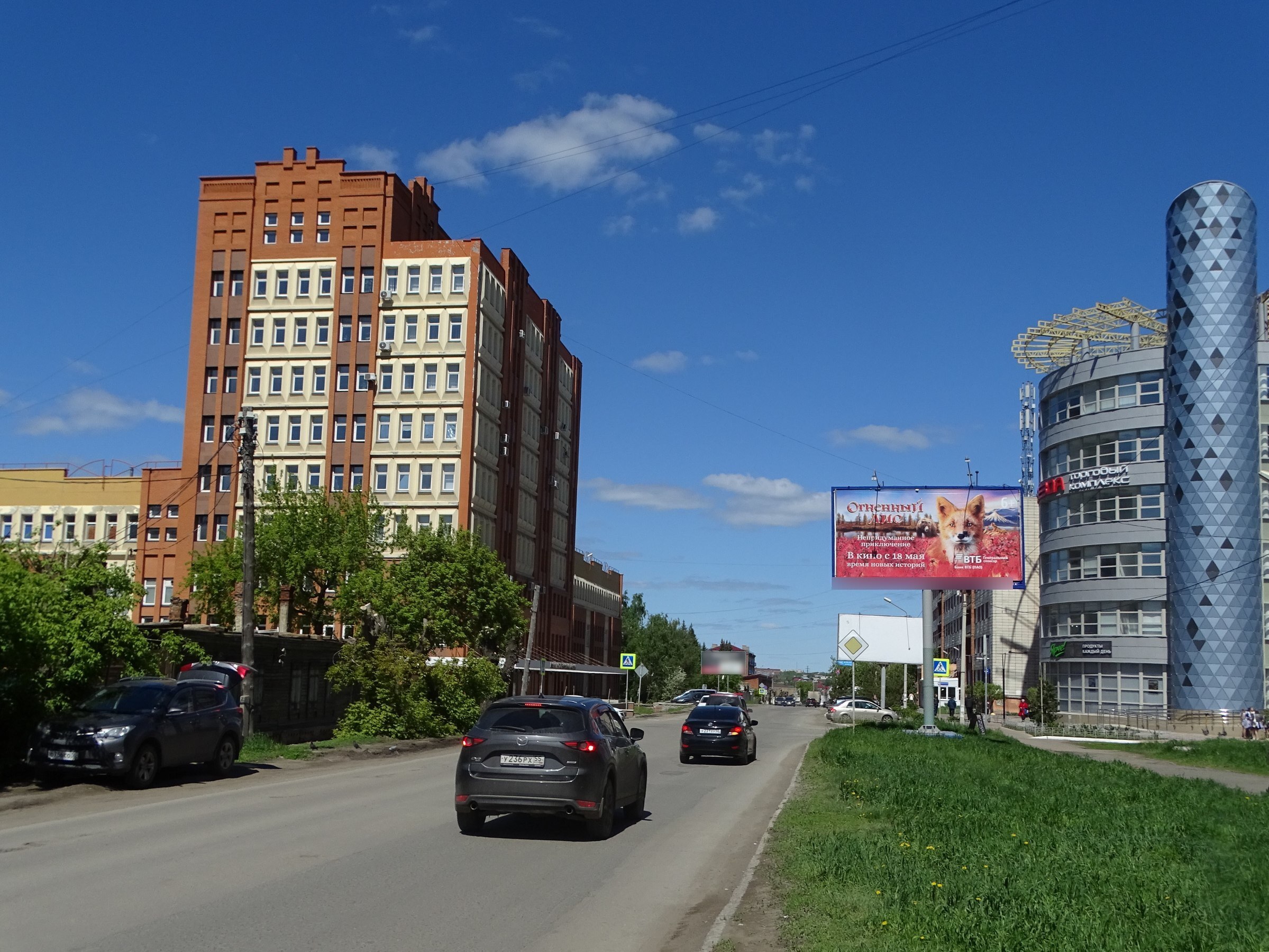 Фотография рекламного носителя, тип: Билборд 3x6, адрес: Куйбышева ул., д.31, Омск, Омская область, Россия. Сторона А №326126