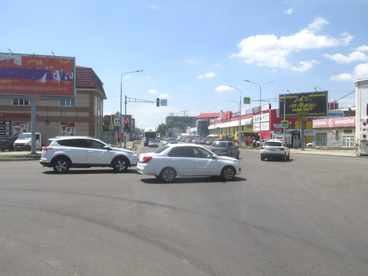 Фотография рекламного носителя, тип: Билборд 3x6, адрес: Симферопольская ул. Х Уральская ул., Краснодар, Краснодарский край, Россия. Сторона А1-А3 №466117