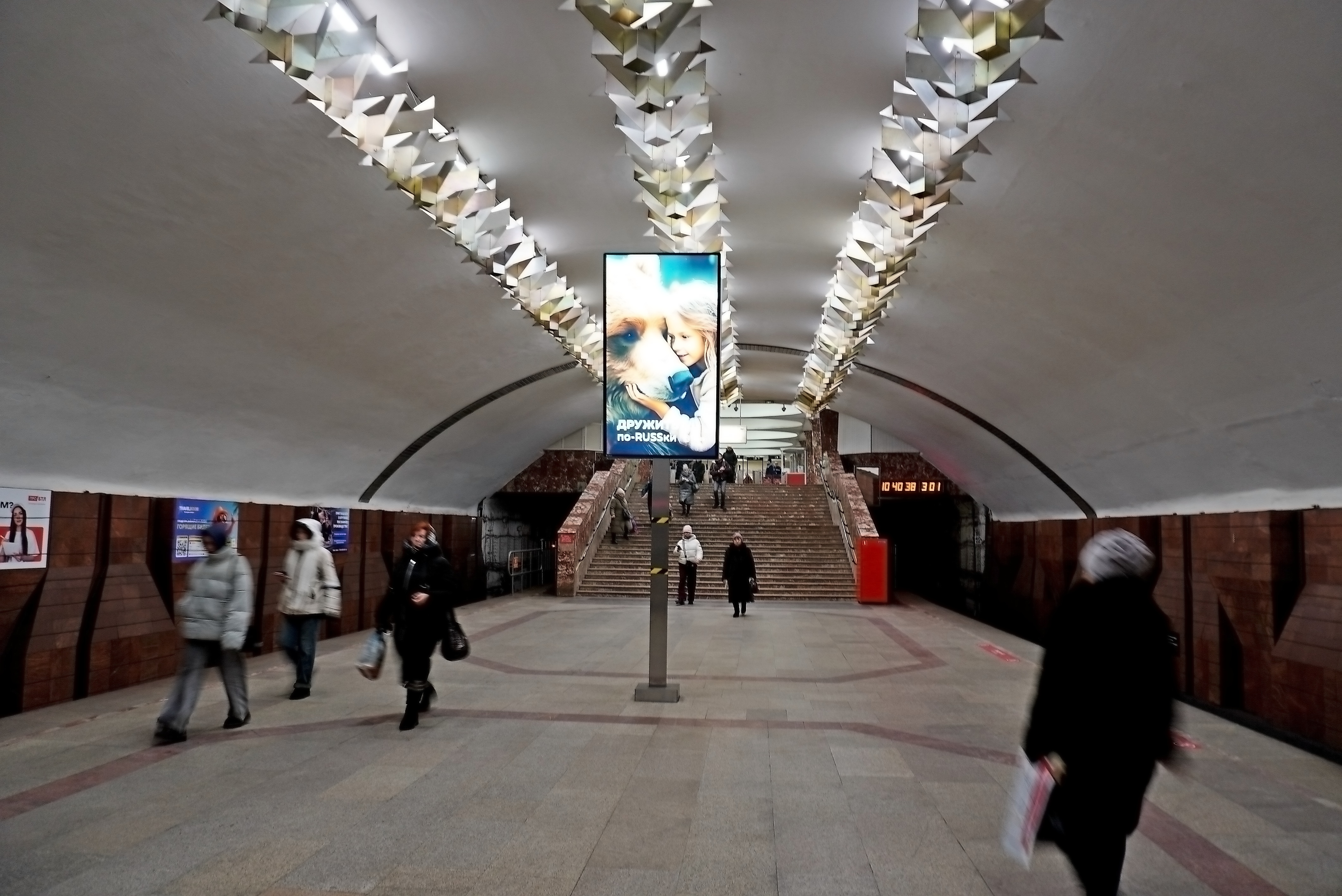 Фотография рекламного носителя, тип: Видеоэкран, адрес: Станция метро «Площадь Маркса», линия Ленинская линия, Новосибирск, Новосибирская область, Россия. Сторона/вариант А2 №1419828