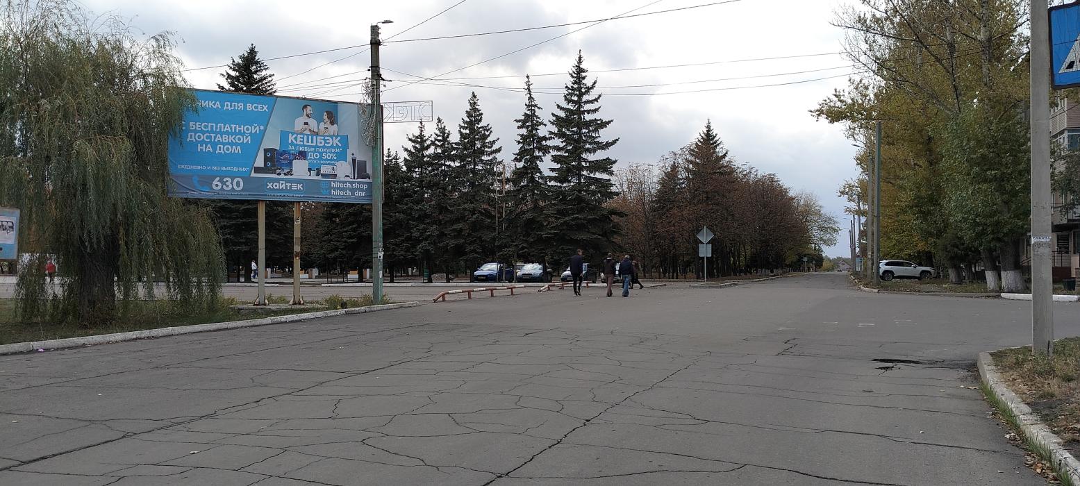 Фотография рекламного носителя, тип: Билборд 3x6, адрес: Театральная ул. Х Панфиловцев ул., Кировское, Донецкая область, Россия. Сторона В №1327824