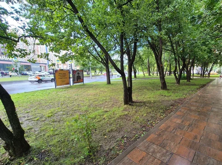 Фотография рекламного носителя, тип: Афиша 1.75x1.8, адрес: Дыбенко ул., д.2, стенд 2, Москва, Россия. Сторона B №882561