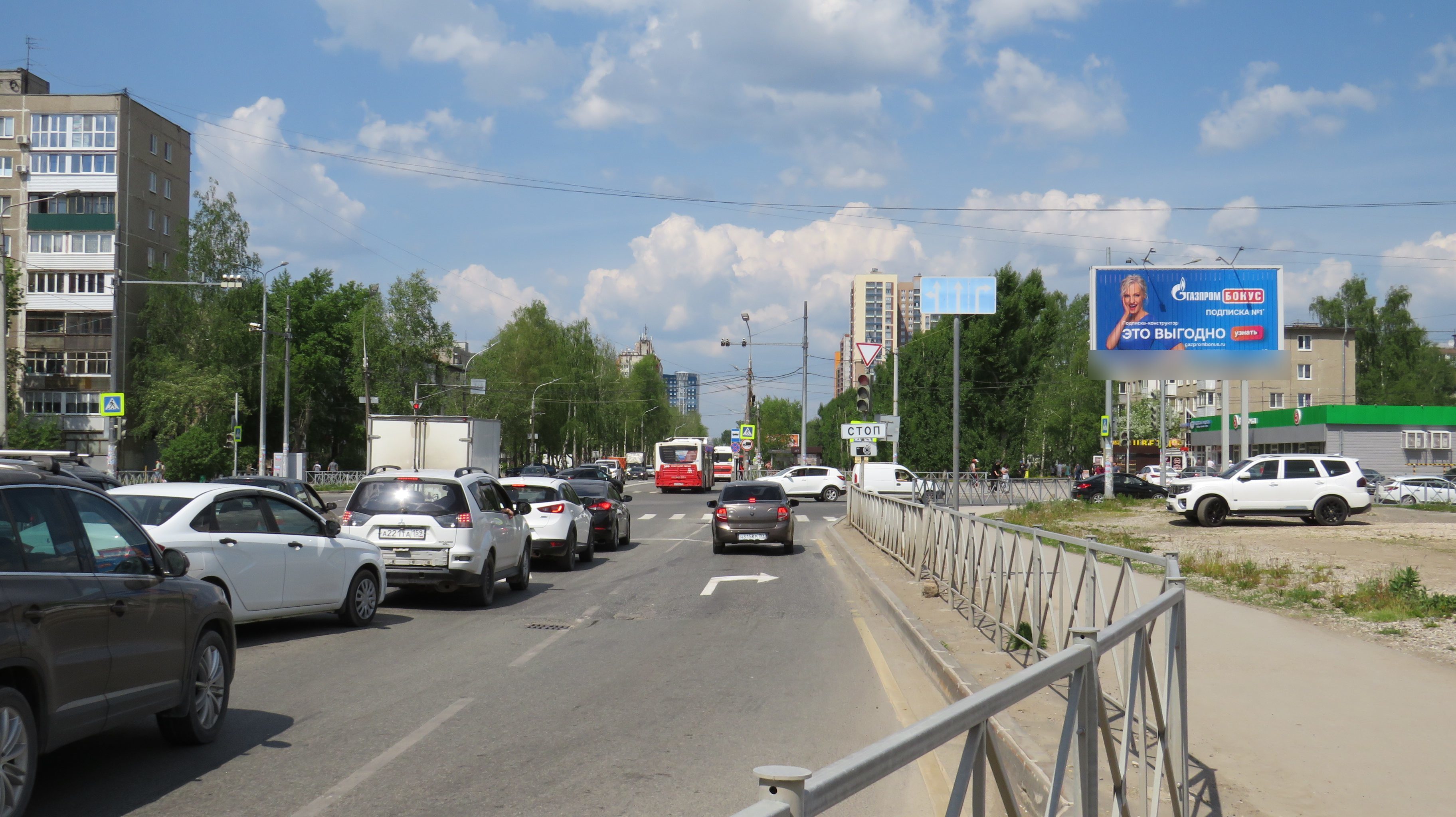 Фотография рекламного носителя, тип: Билборд 3x6, адрес: Космонавта Леонова ул. Х Архитектора Свиязева ул., Пермь, Пермский край, Россия. Сторона A1-A3 №758441