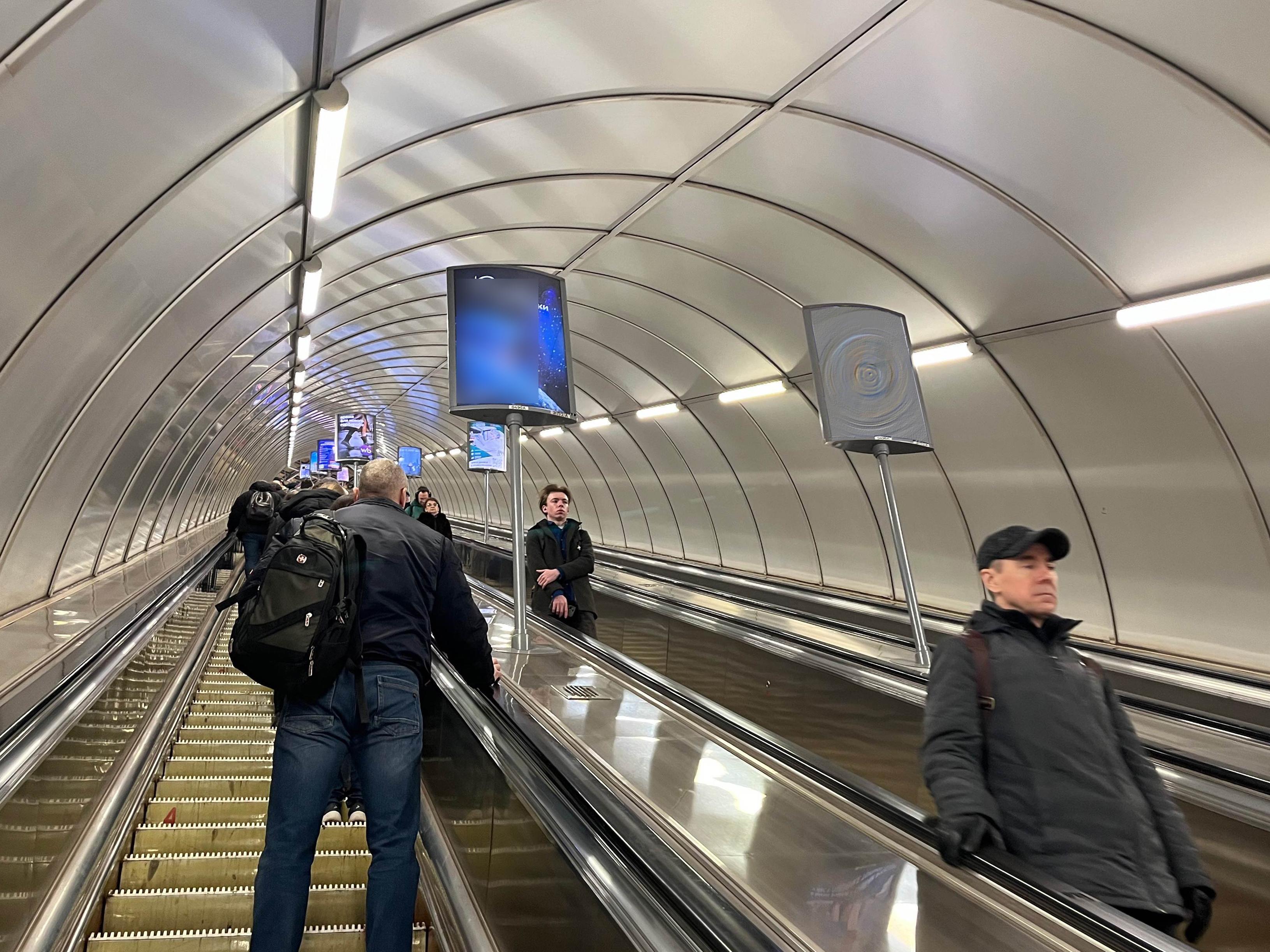 Фотография рекламного носителя, тип: Лайтбокс, адрес: Станция метро «Лесная», линия Кировско-Выборгская, Санкт-Петербург, Россия. Сторона/вариант А №1606137