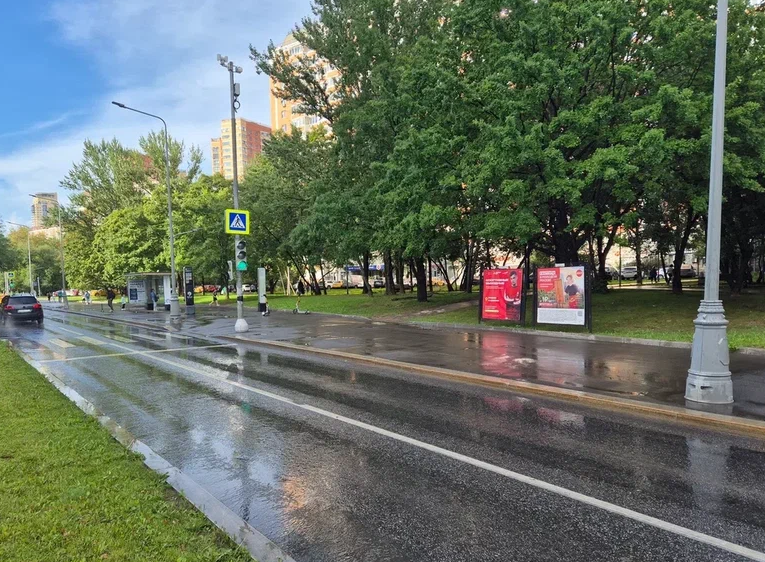 Фотография рекламного носителя, тип: Афиша 1.75x1.8, адрес: Дыбенко ул., д.2, стенд 1, Москва, Россия. Сторона A №865187