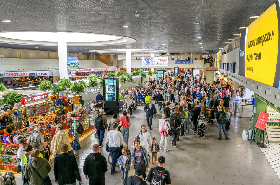 Фотография рекламного носителя, тип: Видеоэкран, адрес: Аэропорт «Пулково», Пулковское ш., д.41, Санкт-Петербург, Россия. Сторона/вариант №1404549