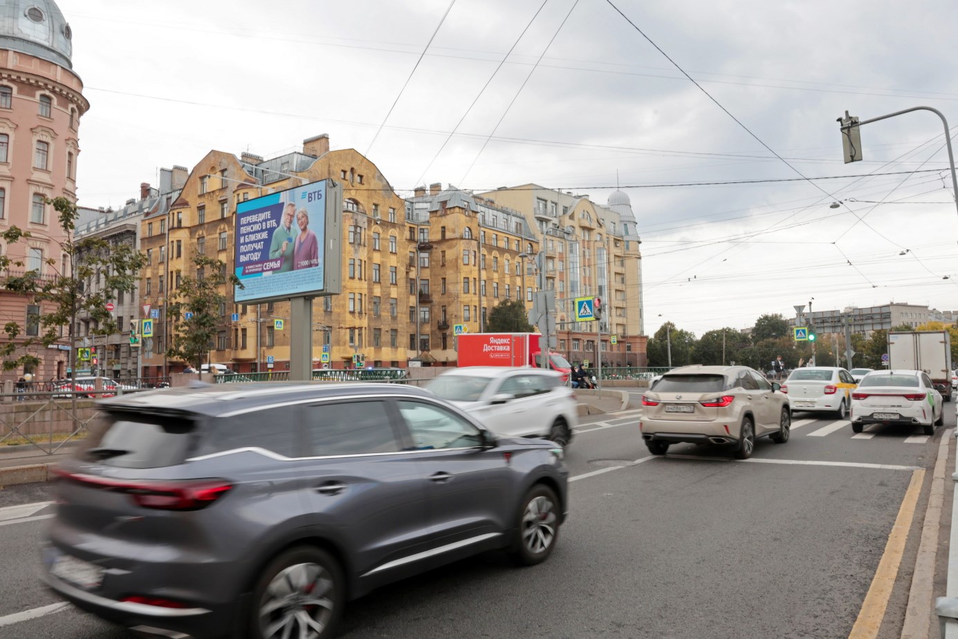 Фотография рекламного носителя, тип: Ситиборд 2.7x3.7, адрес: Карповки реки наб., д.11 X Медиков пр-т., Санкт-Петербург, Россия. Сторона Б4 №826182