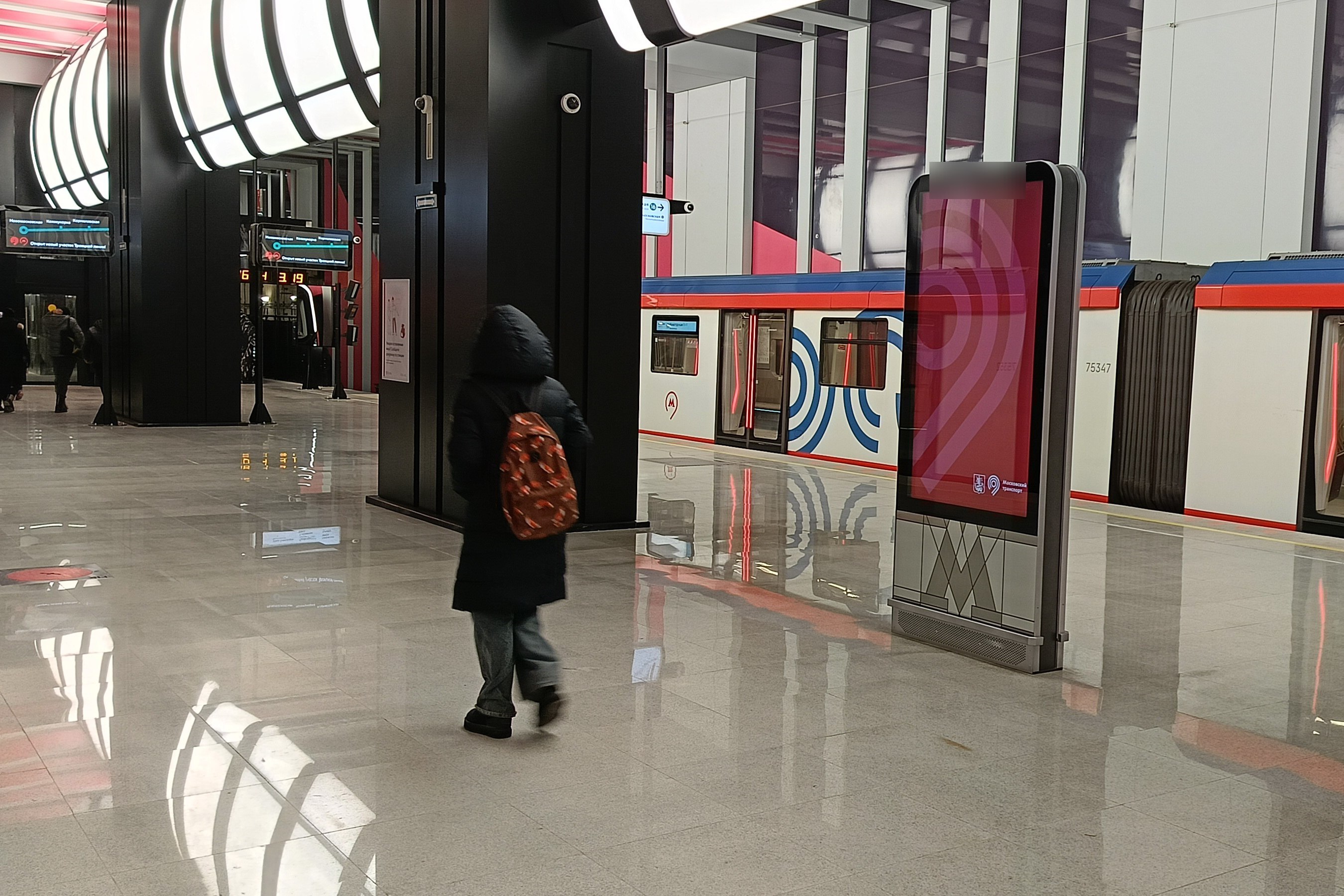 Фотография рекламного носителя, тип: Видеоэкран, адрес: Станция метро «Коммунарка», линия Троицкая линия, Москва, Россия. Сторона/вариант А1 №1422996