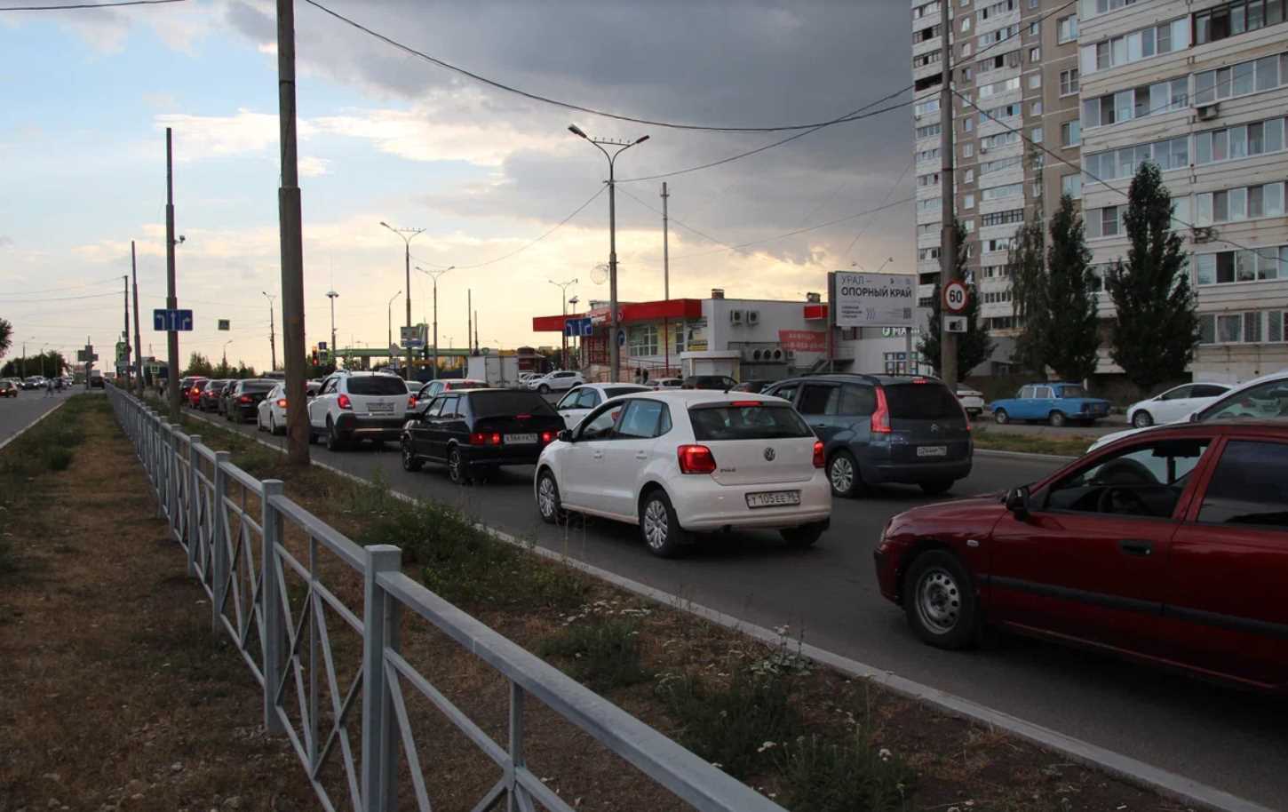 Фотография рекламного носителя, тип: Билборд 3x6, адрес: Суворова ул., д.38, Каменск-Уральский, Свердловская область, Россия. Сторона А №1335253