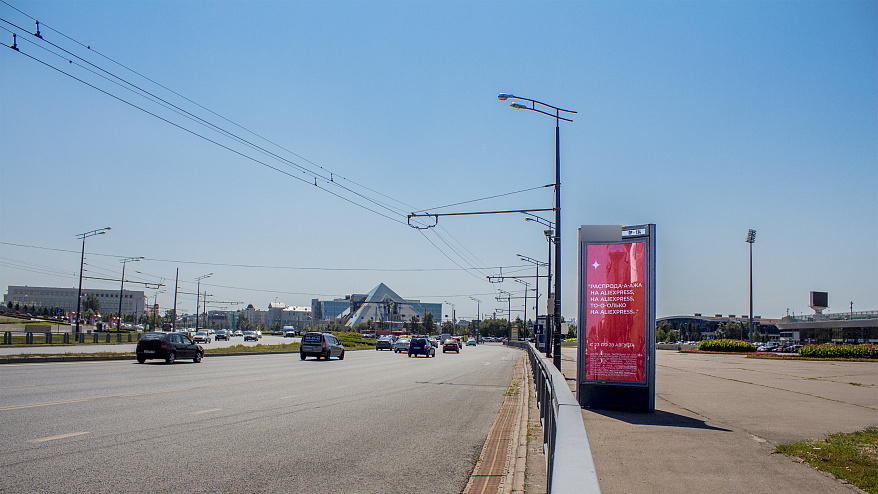 Фотография рекламного носителя, тип: Пиллар 3x1.4, адрес: Тысячелетия пл., д.2, Казань, Республика Татарстан, Россия. Сторона A №686047