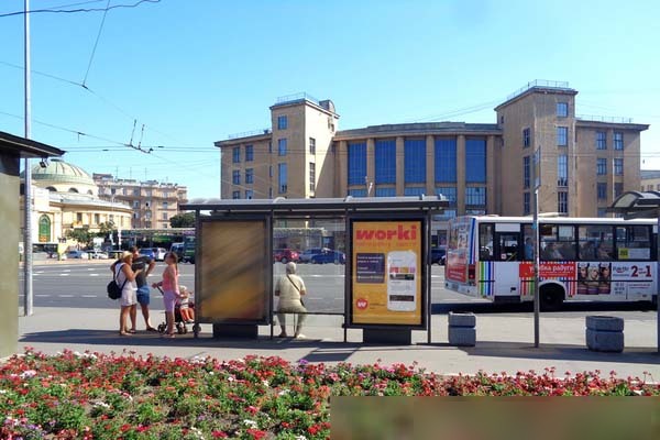 Фотография рекламного носителя, тип: Остановка 1.8x1.2, адрес: Стачек пр-т., д.9, поз.1, Санкт-Петербург, Россия. Сторона Б2 №140765