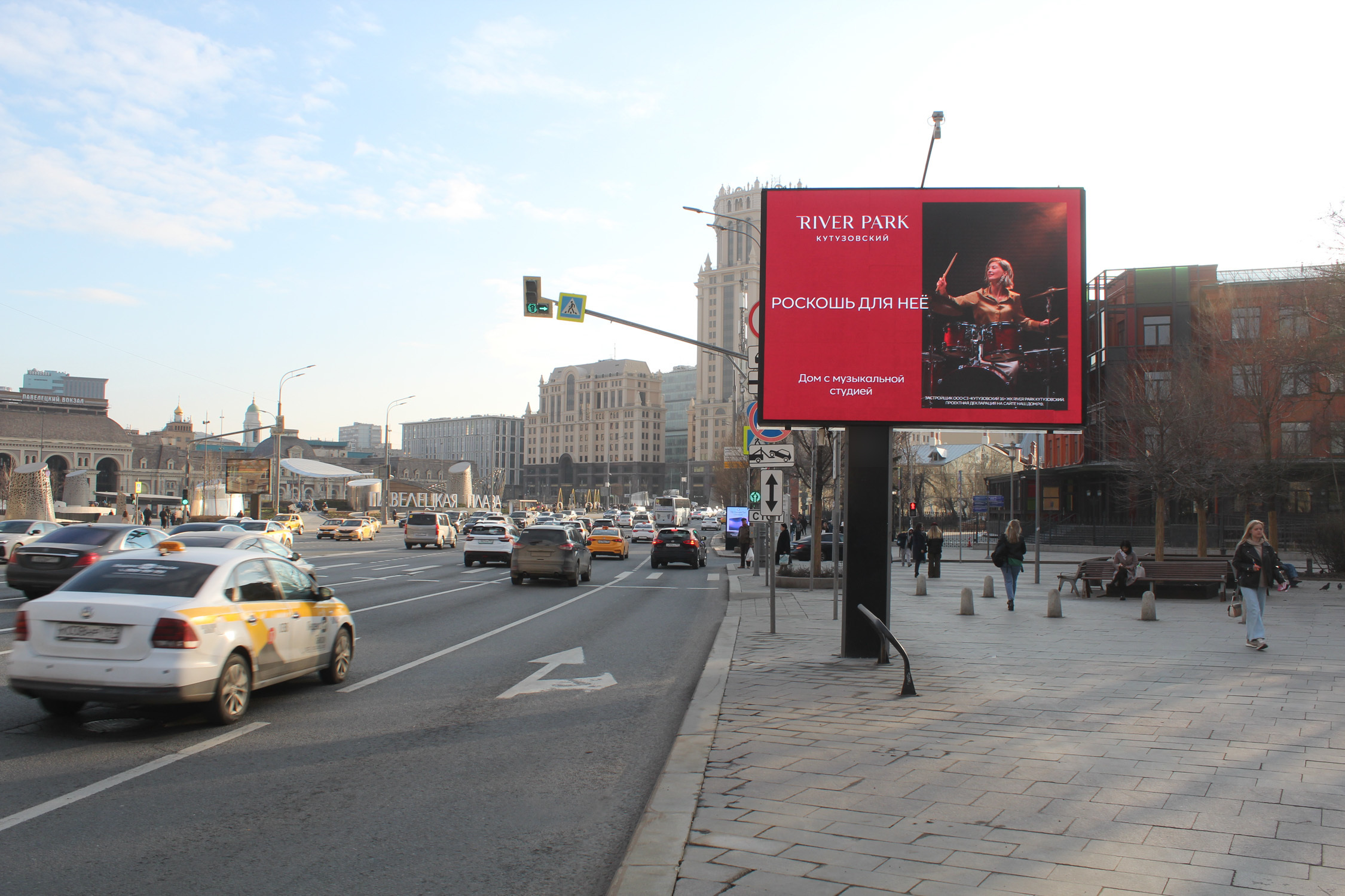 Фотография рекламного носителя, тип: Ситиборд 2.7x3.7, адрес: Зацепский Вал ул., д.6/13, Москва, Россия. Сторона А1 №576985