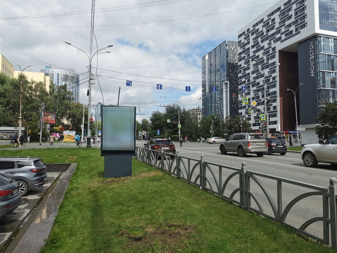 Фотография рекламного носителя, тип: Ситиформат 1.8x1.2, адрес: Белинского ул., д.86 X Декабристов ул., Екатеринбург, Свердловская область, Россия. Сторона B1-B12 №250988