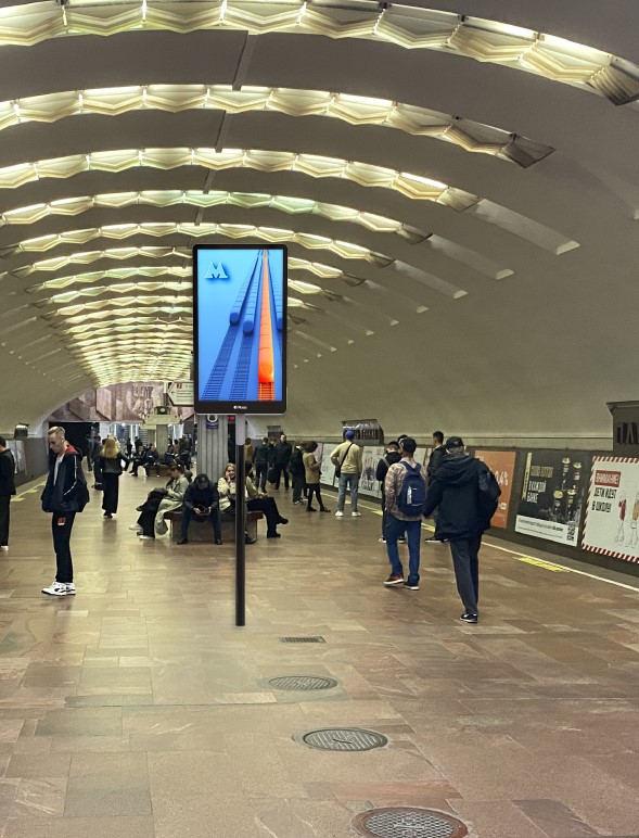Фотография рекламного носителя, тип: Видеоэкран, адрес: Станция метро «Площадь Ленина», линия Ленинская линия, Новосибирск, Новосибирская область, Россия. Сторона/вариант A1 №1419816