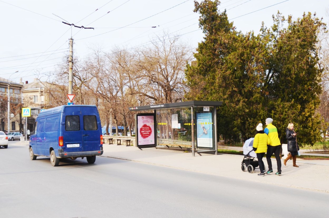 Фотография рекламного носителя, тип: Остановка 1.8x1.2, адрес: Генерала Петрова ул., ост. Комсомольский парк, Севастополь, Россия. Сторона А6 №721592