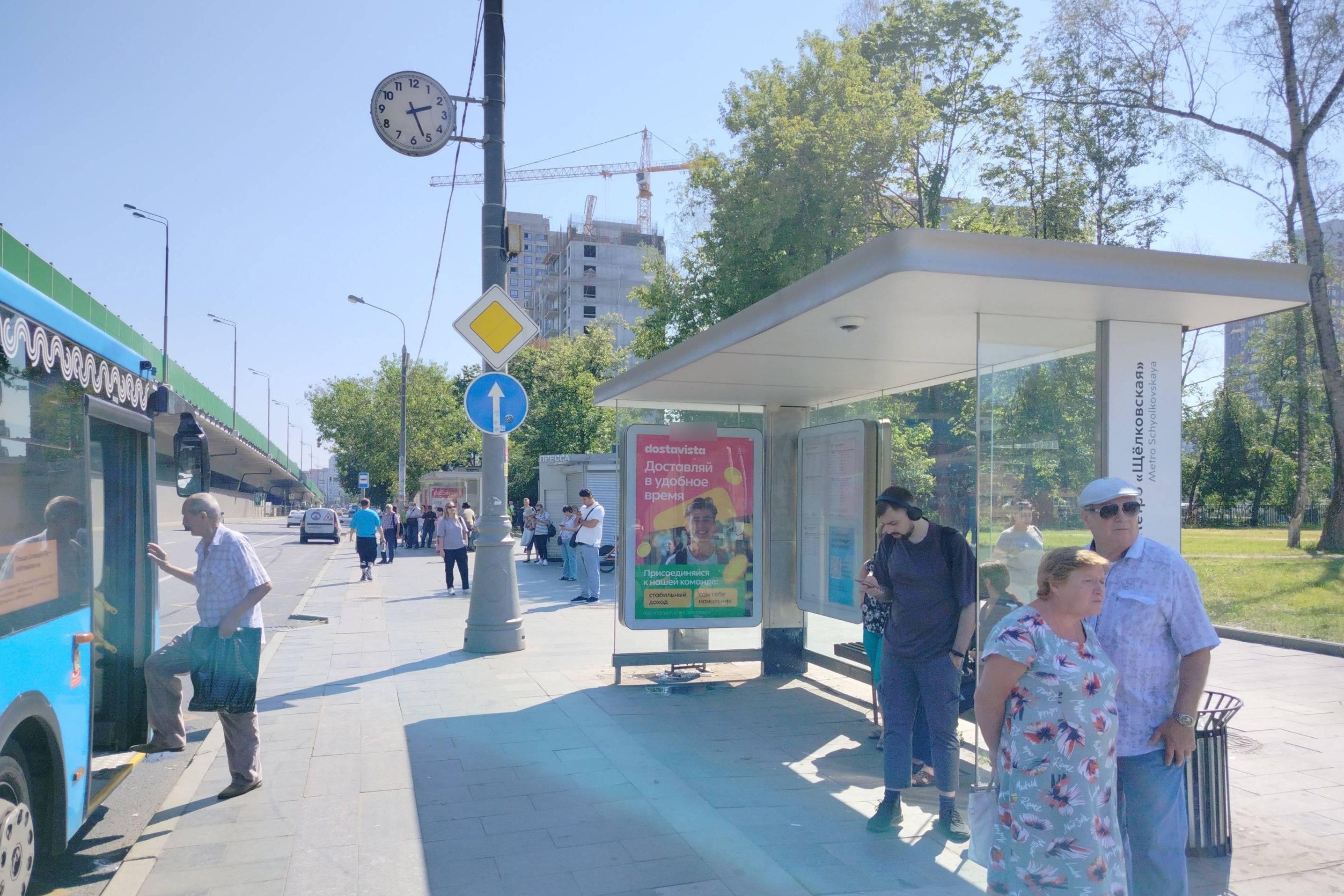 Фотография рекламного носителя, тип: Остановка 1.8x1.2, адрес: Щёлковское ш., д.56, Москва, Россия. Сторона А №1053156