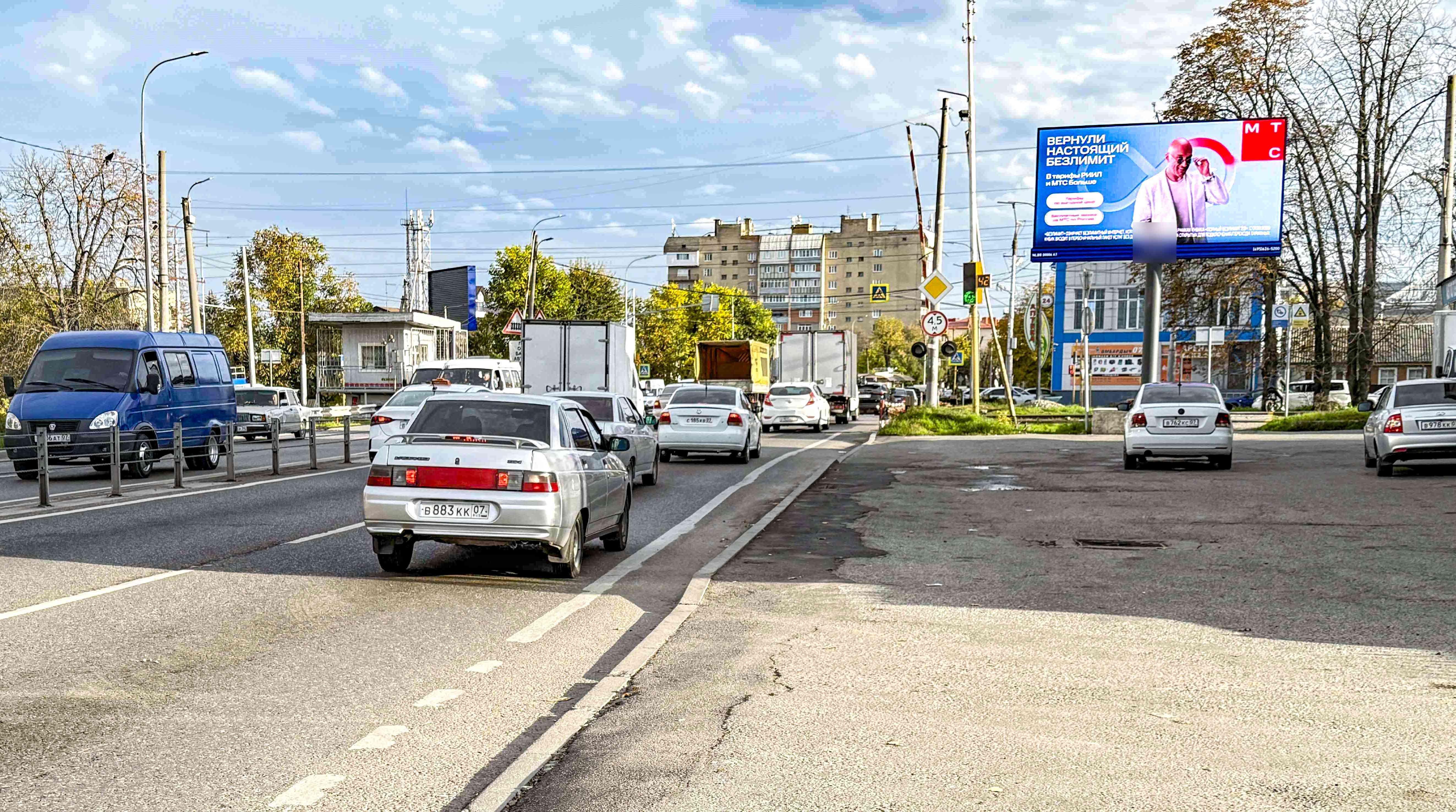 Фотография рекламного носителя, тип: Билборд 3x6, адрес: Идарова ул. / Суворова ул. (жд переезд) поз.1, Нальчик, Республика Кабардино-Балкария, Россия. Сторона А1 №1396479