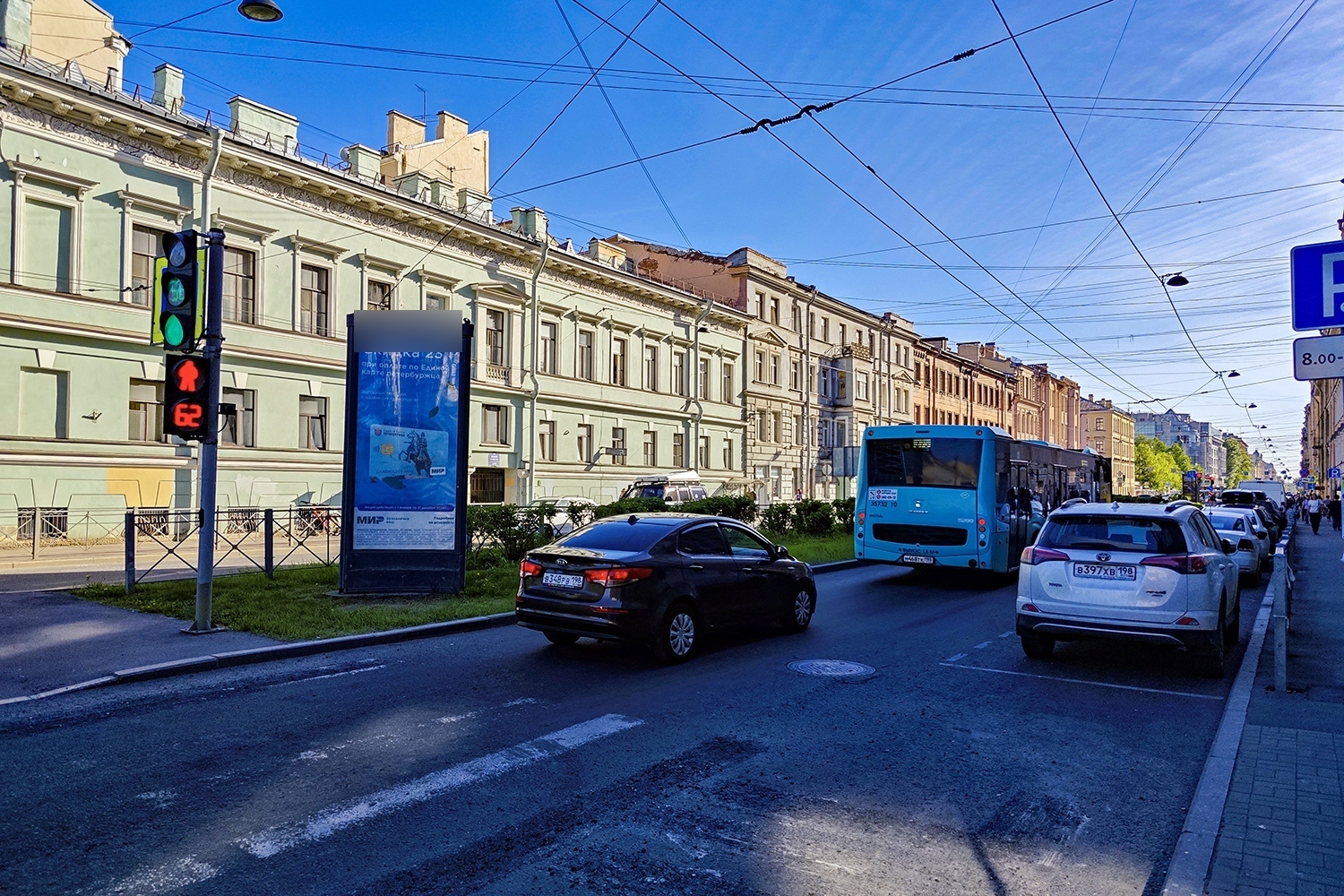 Фотография рекламного носителя, тип: Пиллар 3x1.4, адрес: Малый В.О пр-т., д.13 Х 5-я линия В.О. ул., Санкт-Петербург, Россия. Сторона А №687639