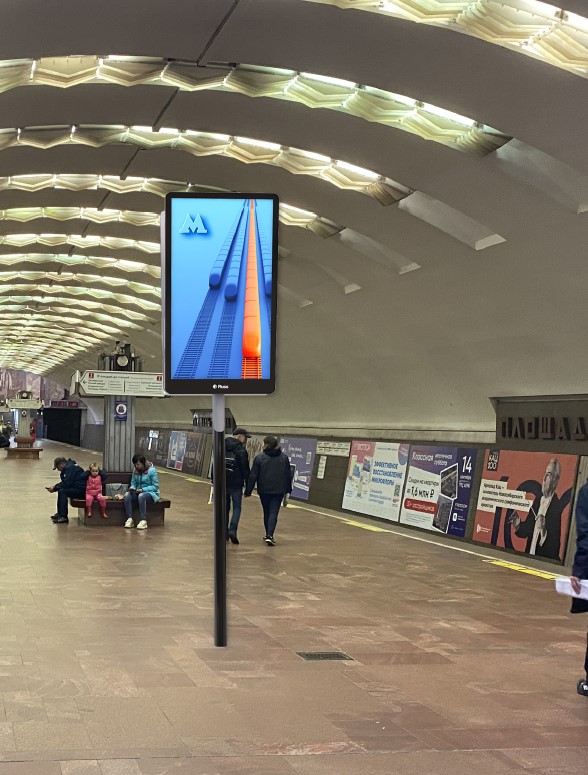 Фотография рекламного носителя, тип: Видеоэкран, адрес: Станция метро «Площадь Ленина», линия Ленинская линия, Новосибирск, Новосибирская область, Россия. Сторона/вариант A1 №1419818