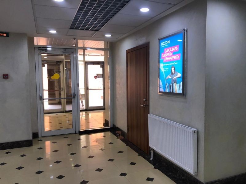 Фотография рекламного носителя, тип: Лайтбокс, адрес: Бизнес-центр «Преображенский двор», Литейный пр-т., д.26, Санкт-Петербург, Россия. Сторона/вариант №1610603