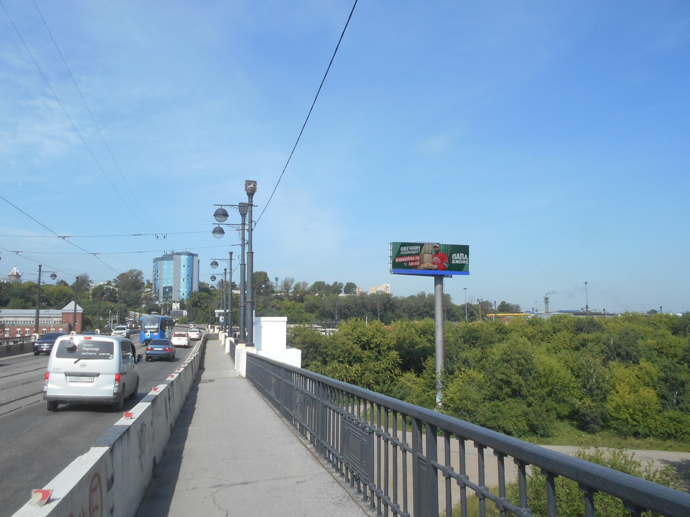 Фотография рекламного носителя, тип: Суперсайт 4x12, адрес: Глазковский мост, поз.1, Иркутск, Иркутская область, Россия. Сторона А1 №328544