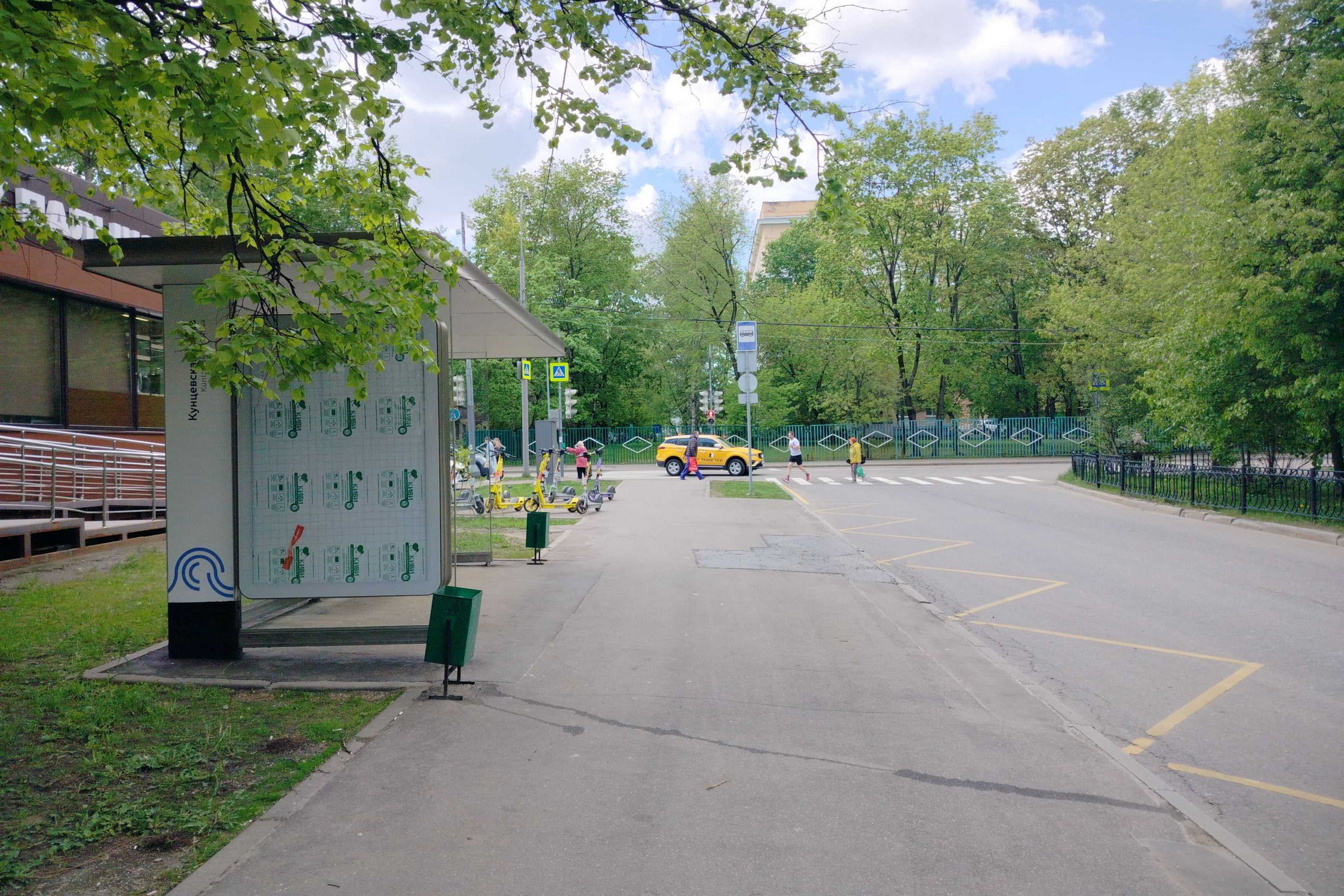 Фотография рекламного носителя, тип: Остановка 1.8x1.2, адрес: Кунцевская ул., д.17, Москва, Россия. Сторона Б №1022557