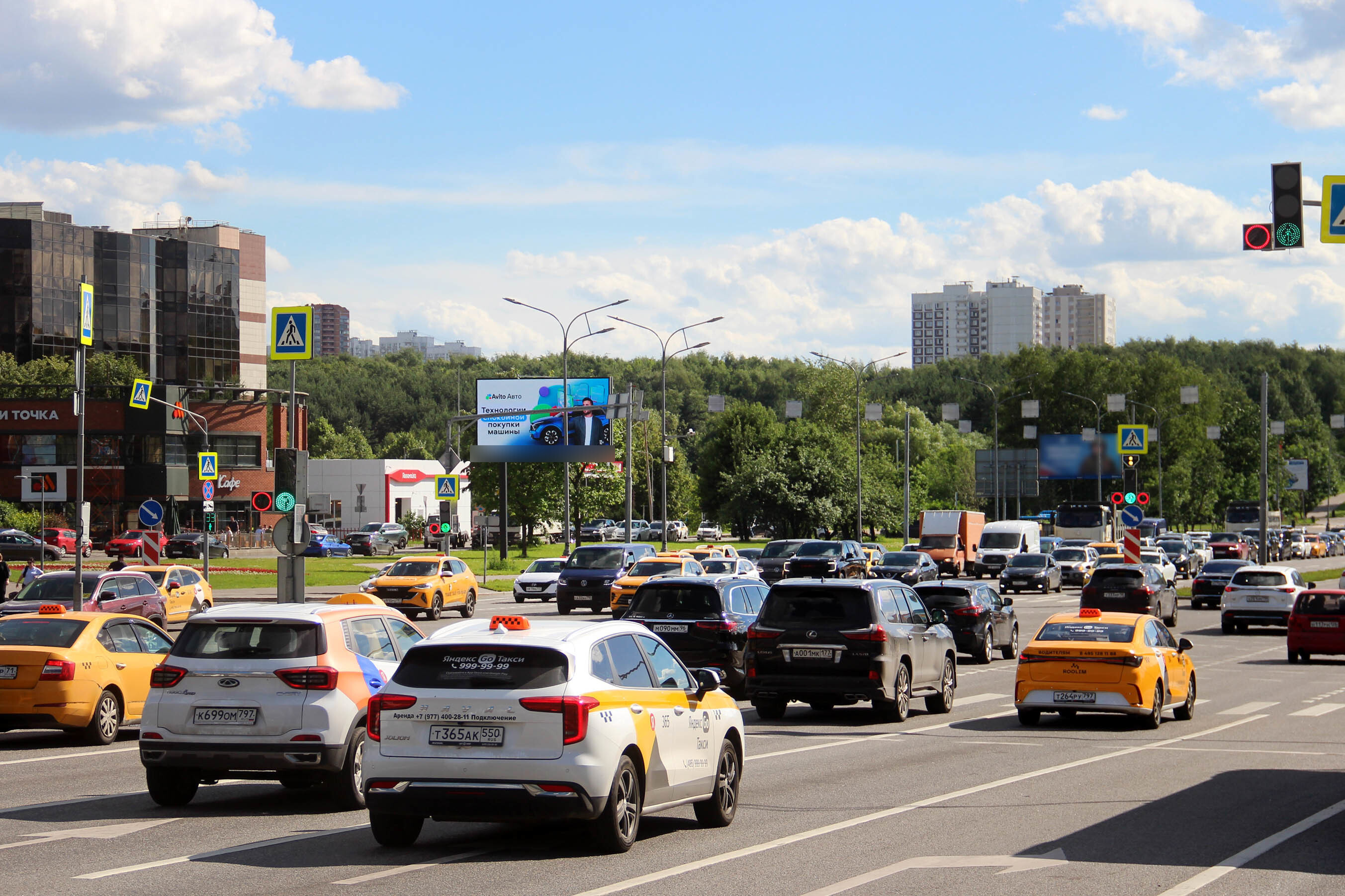 Фотография рекламного носителя, тип: Билборд 3x6, адрес: Ленинский пр-т., д.111/2 Х ул. Обручева, Москва, Россия. Сторона Б1 №789290