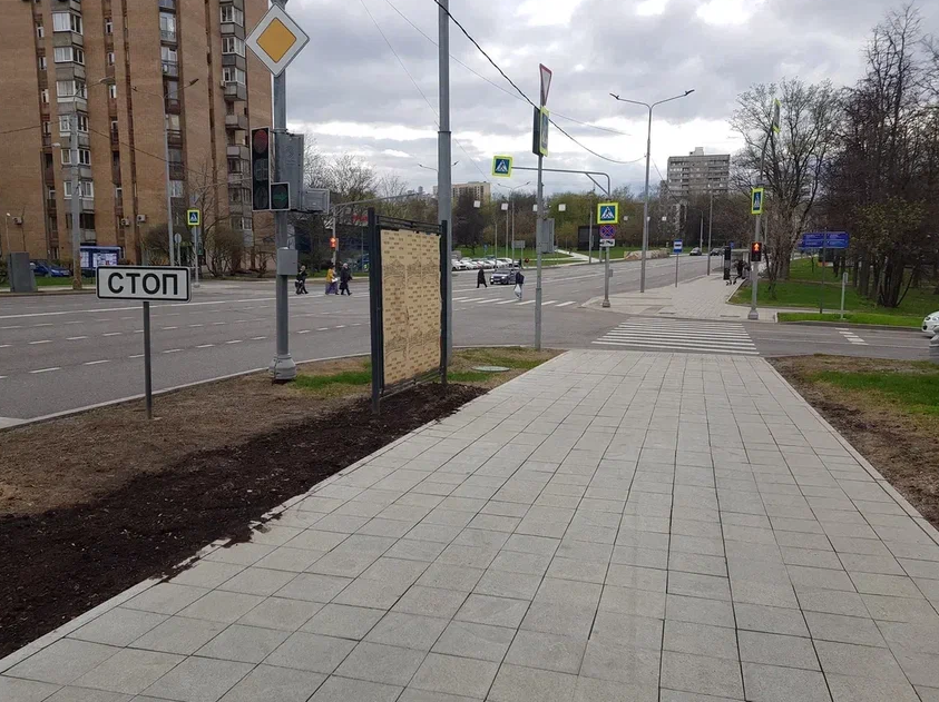 Фотография рекламного носителя, тип: Афиша 1.75x1.8, адрес: Одесская ул., д.6 X Каховка ул., стенд 1, Москва, Россия. Сторона B №887166