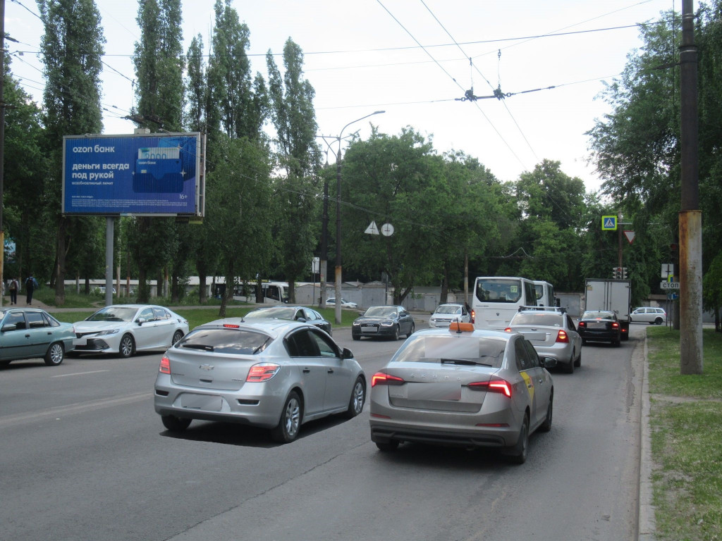 Фотография рекламного носителя, тип: Билборд 3x6, адрес: Жукова ул. Х Хользунова ул., д.60, Воронеж, Воронежская область, Россия. Сторона Б1-Б3 №208519