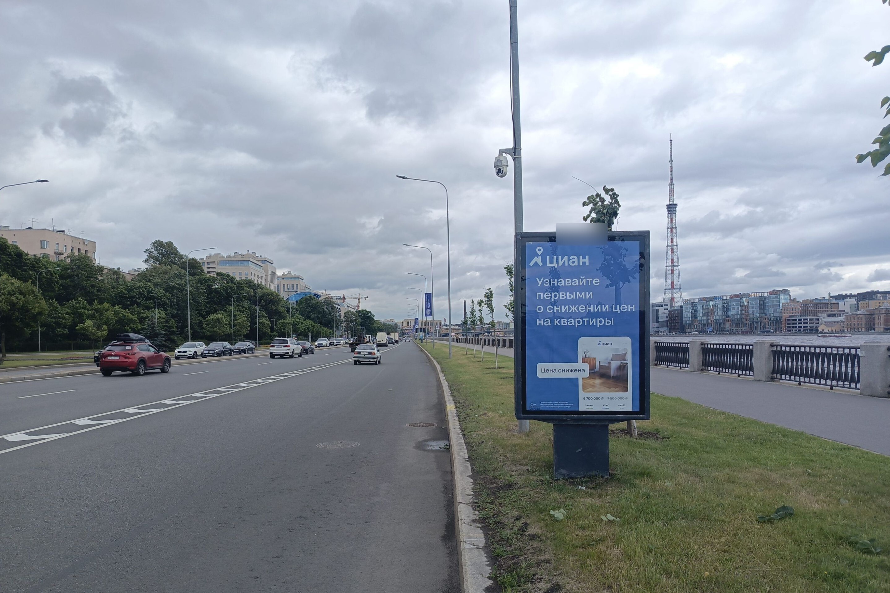 Фотография рекламного носителя, тип: Ситиформат 1.8x1.2, адрес: Ушаковская наб. Х Строгановский парк, Санкт-Петербург, Россия. Сторона А №961459
