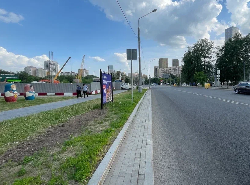 Фотография рекламного носителя, тип: Афиша 1.75x1.8, адрес: Дмитровское ш., д.80, стенд 1, Москва, Россия. Сторона A №865171