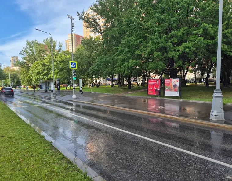 Фотография рекламного носителя, тип: Афиша 1.75x1.8, адрес: Дыбенко ул., д.2, стенд 2, Москва, Россия. Сторона A №883206