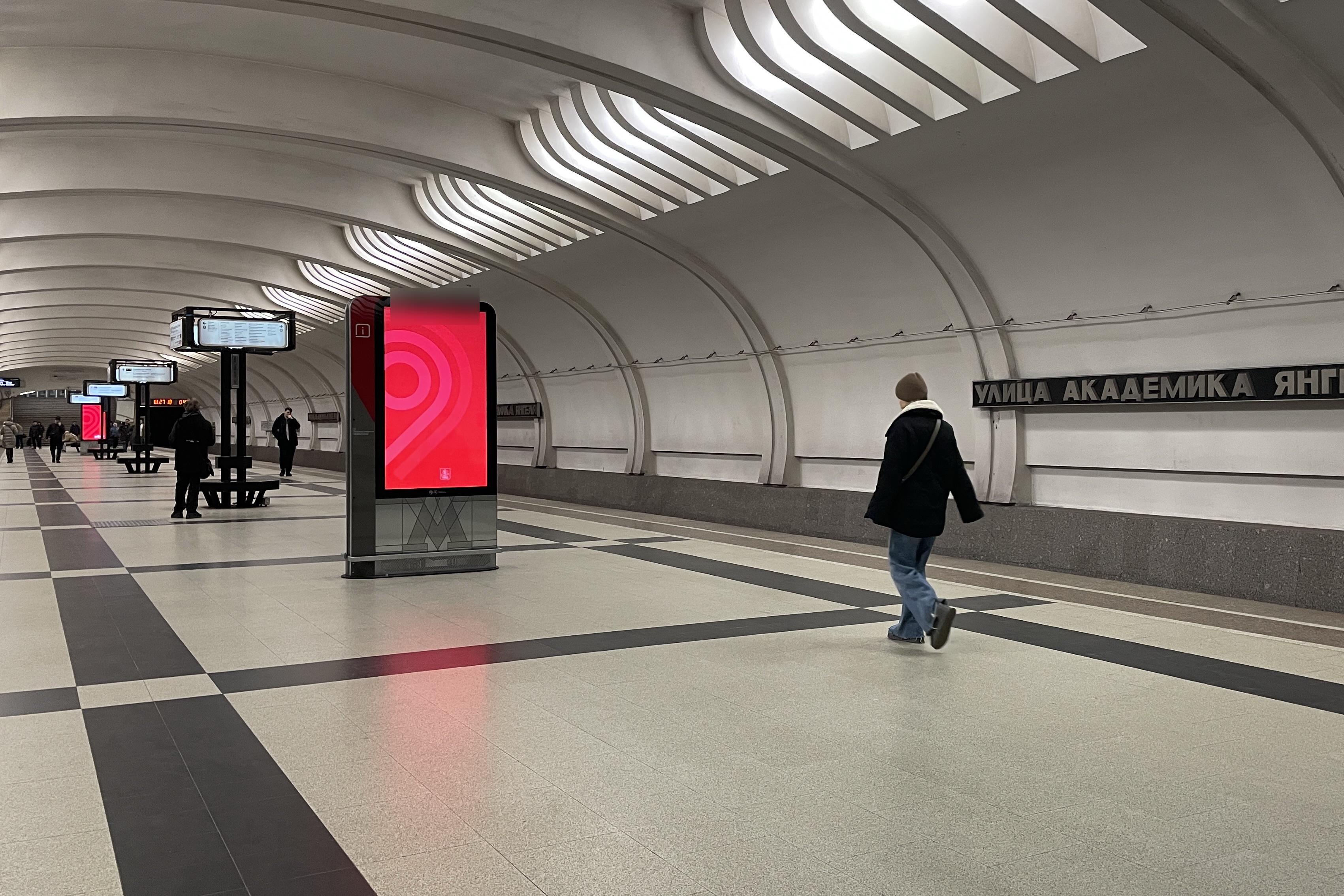 Фотография рекламного носителя, тип: Видеоэкран, адрес: Станция метро «Улица Академика Янгеля», линия Серпуховско-Тимирязевская, Москва, Россия. Сторона/вариант А1 №1423359