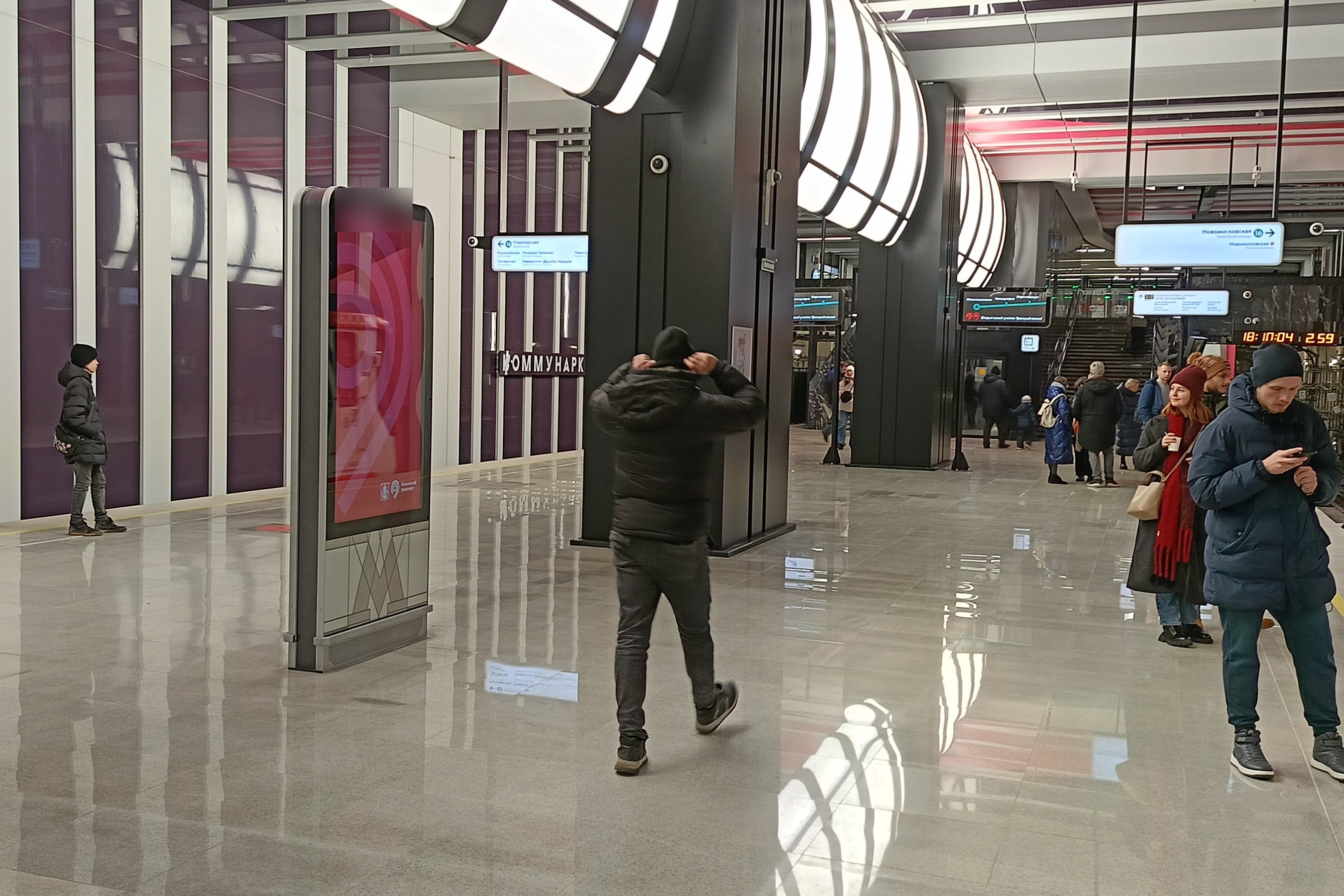 Фотография рекламного носителя, тип: Видеоэкран, адрес: Станция метро «Коммунарка», линия Троицкая линия, Москва, Россия. Сторона/вариант А2 №1422997