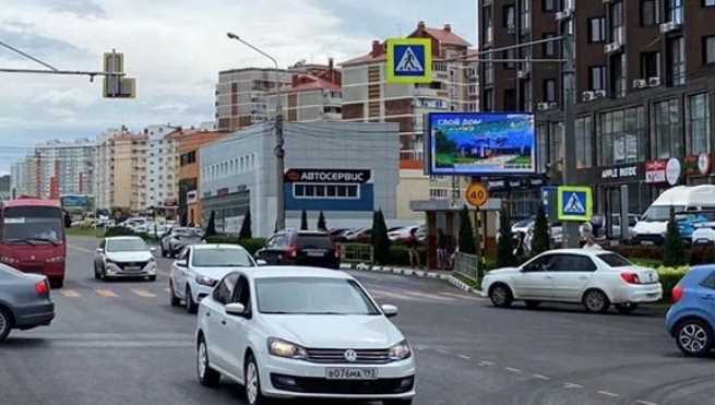 Фотография рекламного носителя, тип: Нестандартный билборд, адрес: Супсехское ш., д.4, корп.3, Анапа, Краснодарский край, Россия. Сторона А+Б №1445525