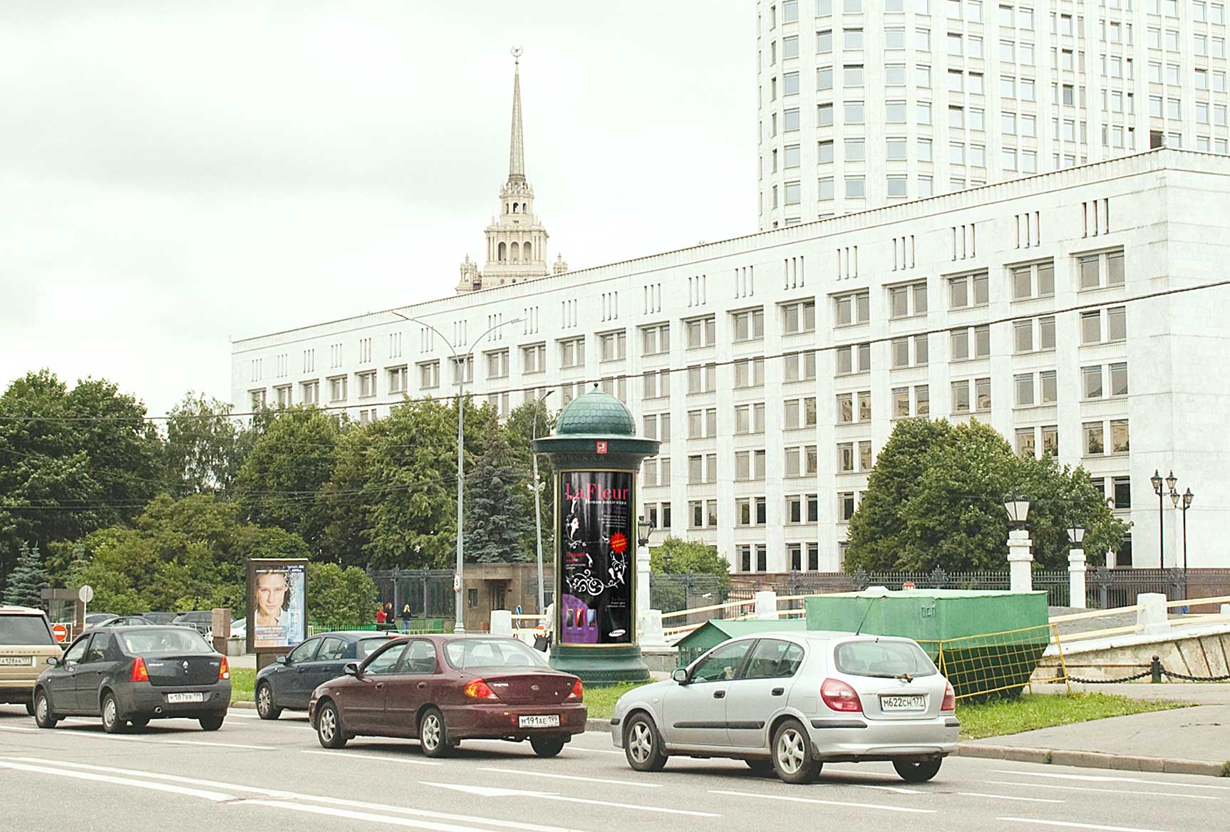 Фотография рекламного носителя, тип: Пиллар 3x1.4, адрес: Конюшковская ул., д.5, Москва, Россия. Сторона A №15732