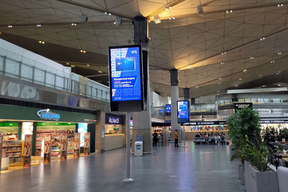 Фотография рекламного носителя, тип: Видеоэкран, адрес: Аэропорт «Пулково», Пулковское ш., д.41, Санкт-Петербург, Россия. Сторона/вариант №1404550