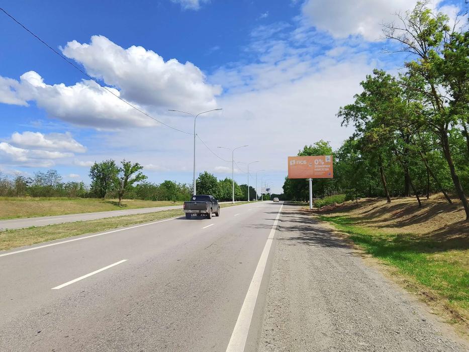 Фотография рекламного носителя, тип: Билборд 3x6, адрес: Донецкое ш., 1 000м до Новосибирская ул., Мариуполь, Донецкая область, Россия. Сторона A №1372503