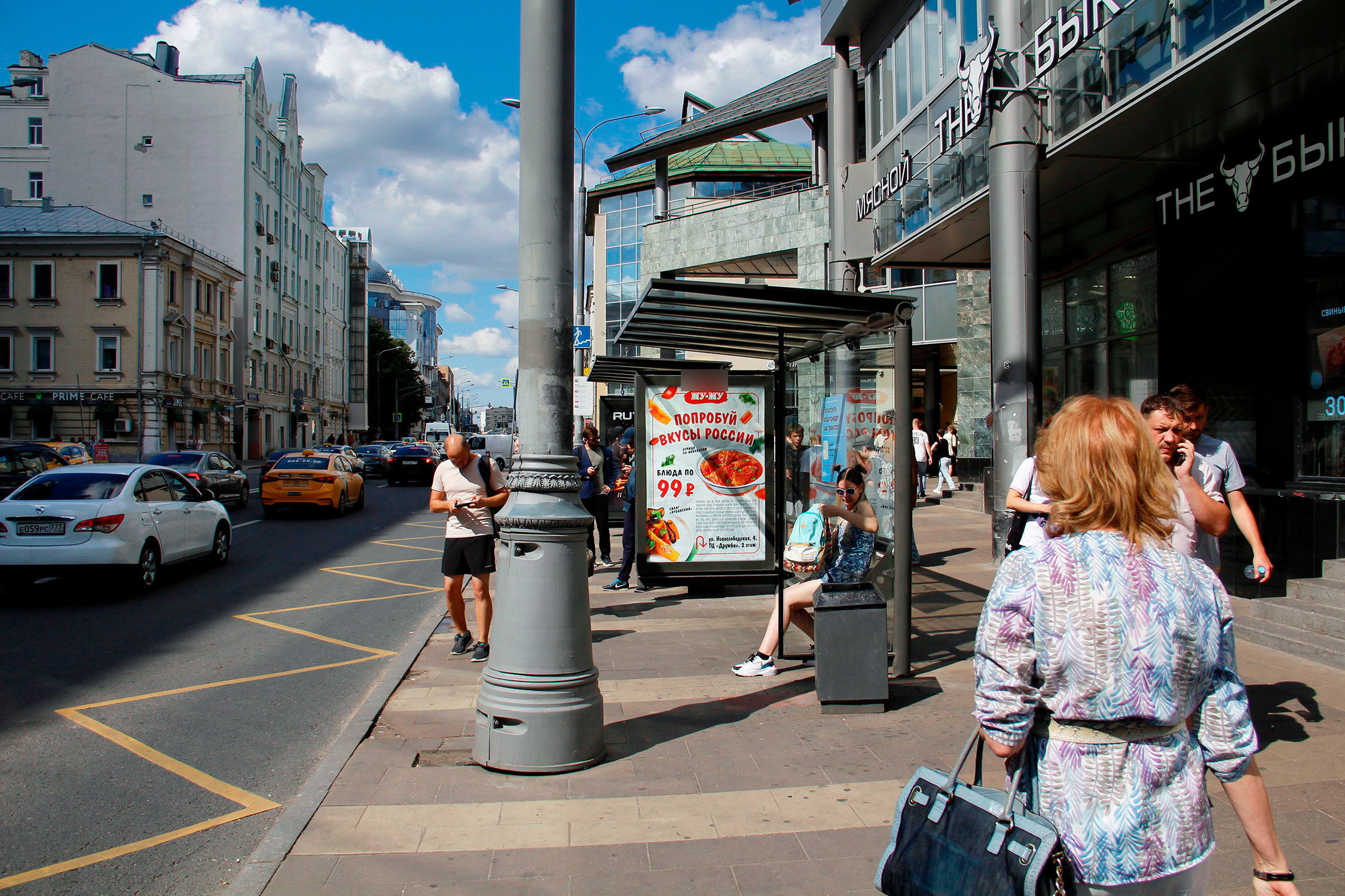 Фотография рекламного носителя, тип: Остановка 1.8x1.2, адрес: Новослободская ул., м. Менделеевская, Москва, Россия. Сторона А1-А4 №334926