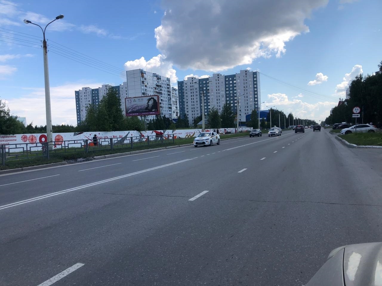 Фотография рекламного носителя, тип: Билборд 3x6, адрес: Мира ул., д.38, Нижневартовск, Ханты-Мансийский автономный округ – Югра, Россия. Сторона Б1-Б3 №480257