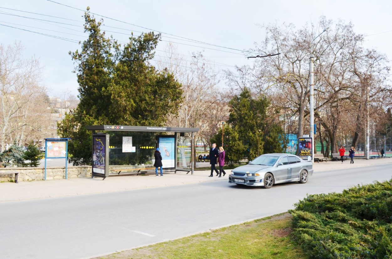 Фотография рекламного носителя, тип: Остановка 1.8x1.2, адрес: Генерала Петрова ул., ост. Комсомольский парк, Севастополь, Россия. Сторона Б1 №721590