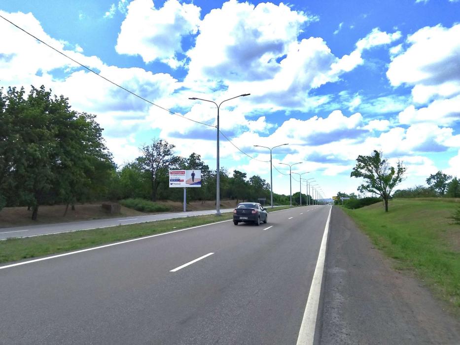 Фотография рекламного носителя, тип: Билборд 3x6, адрес: Донецкое ш., 1 000м до Новосибирская ул., Мариуполь, Донецкая область, Россия. Сторона B №1398040