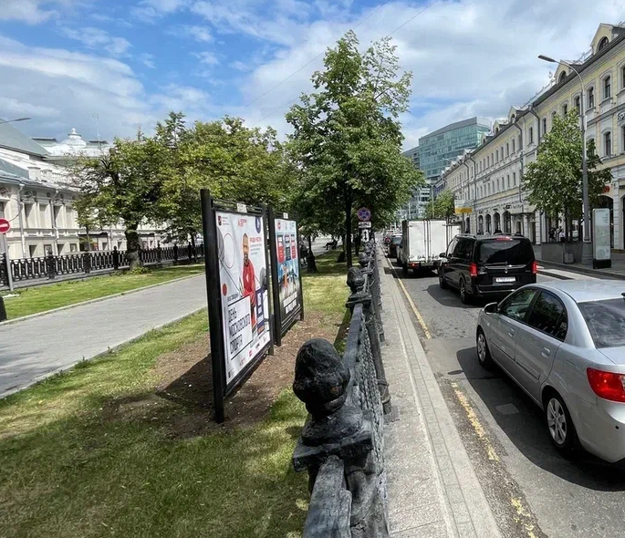 Фотография рекламного носителя, тип: Афиша 1.75x1.8, адрес: Неглинная ул., д.20-29, стенд 2, Москва, Россия. Сторона A №1381914