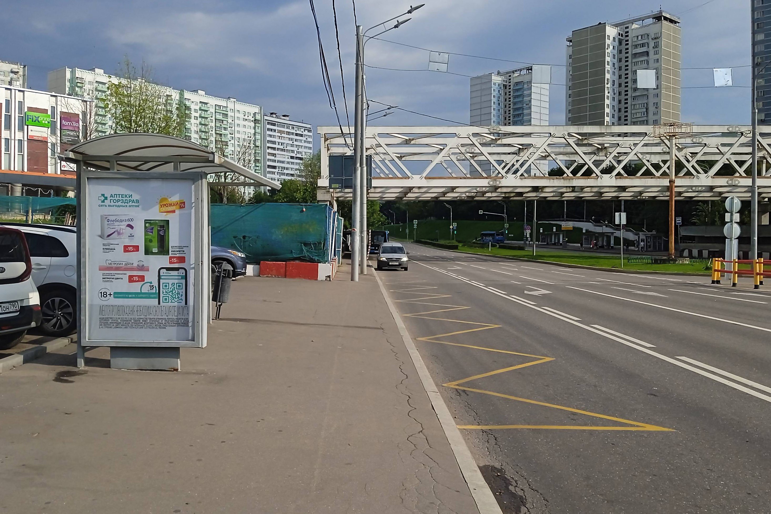 Фотография рекламного носителя, тип: Остановка 1.8x1.2, адрес: 26-ти Бакинских Комиссаров ул., д.6, корп.1, Москва, Россия. Сторона Б №925367